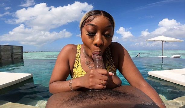 Lalakoi fucking in Maldives outdoor